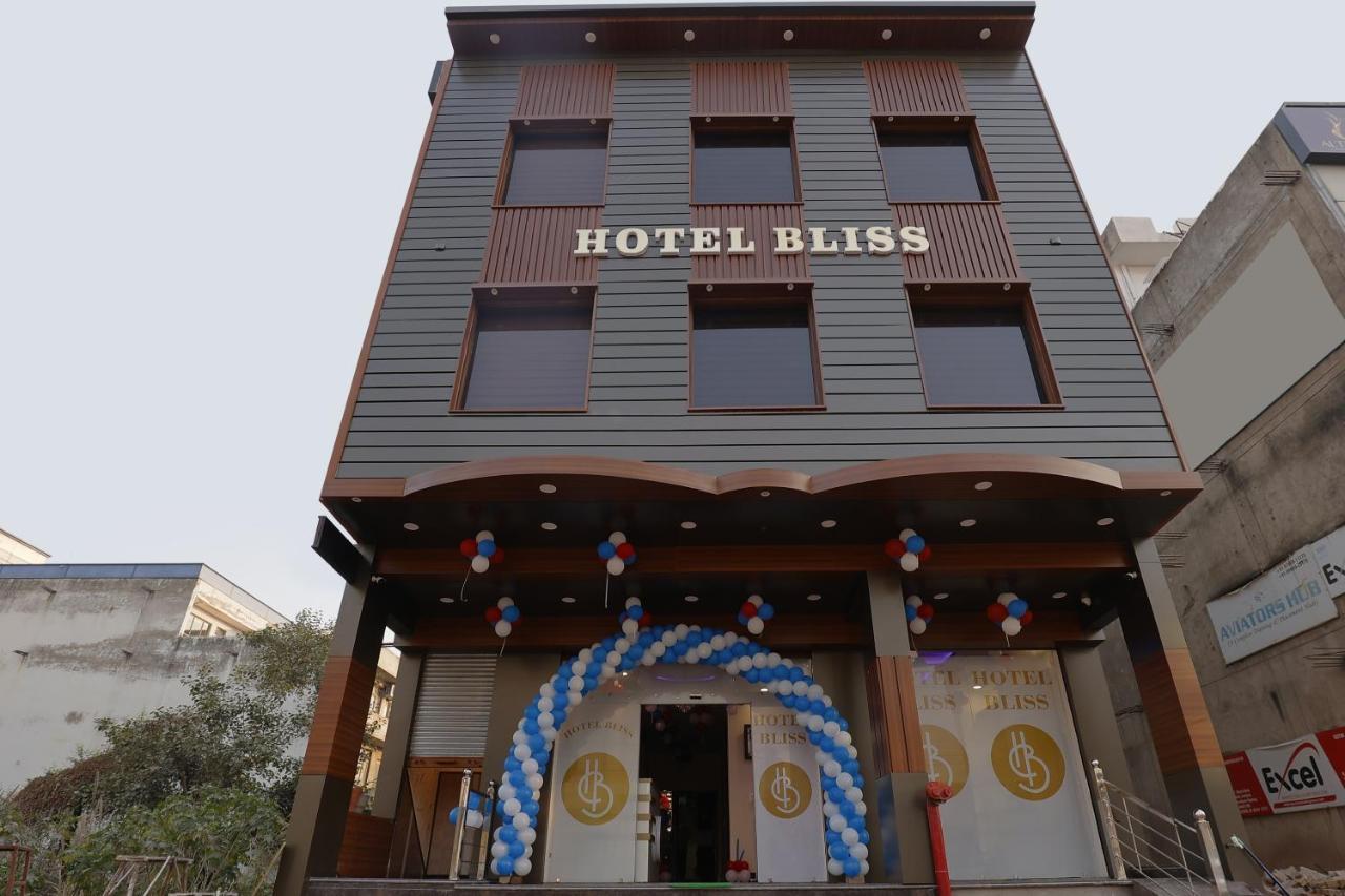 Hotel Bliss Zirakpur Екстериор снимка